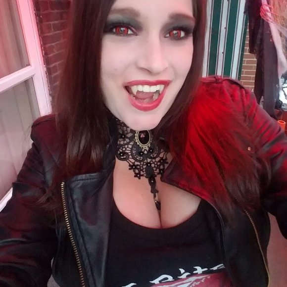 Meet your Posher, Kayla - Picture 4 of 9